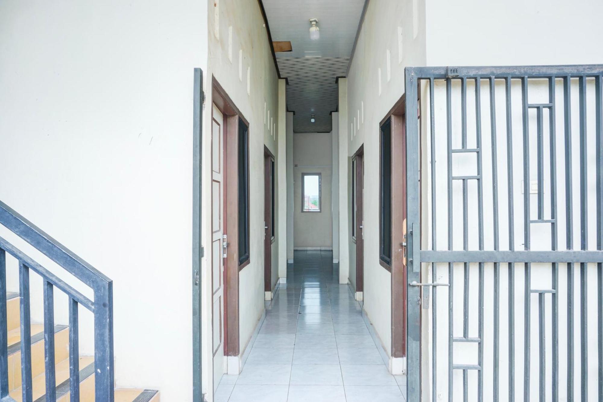 OYO 3439 Wisma Tri Handayani Syariah Bandar Lampung Bagian luar foto