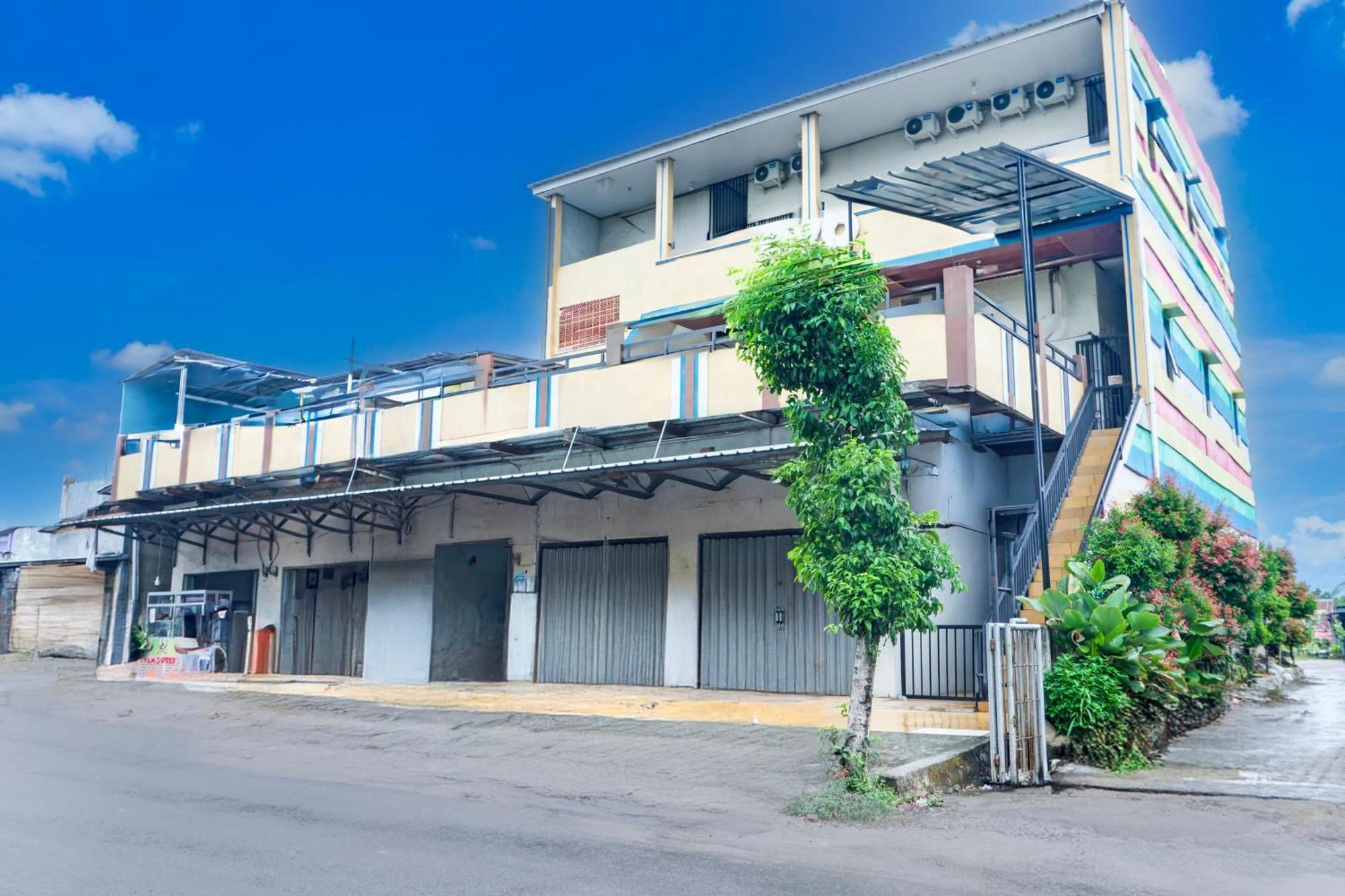 OYO 3439 Wisma Tri Handayani Syariah Bandar Lampung Bagian luar foto